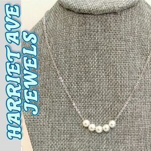 Faux pearl necklace 